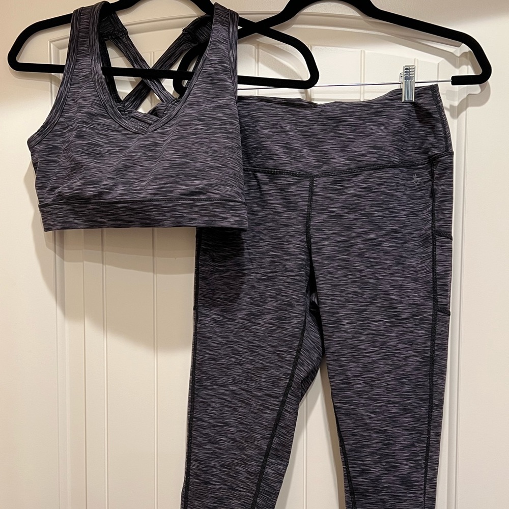 NWOT - TORRID Active heather gray athletic sports bra & leggings - Criss Cross
